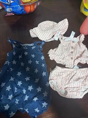 6 items! Baby Clothes Bundle Size 6-9 months